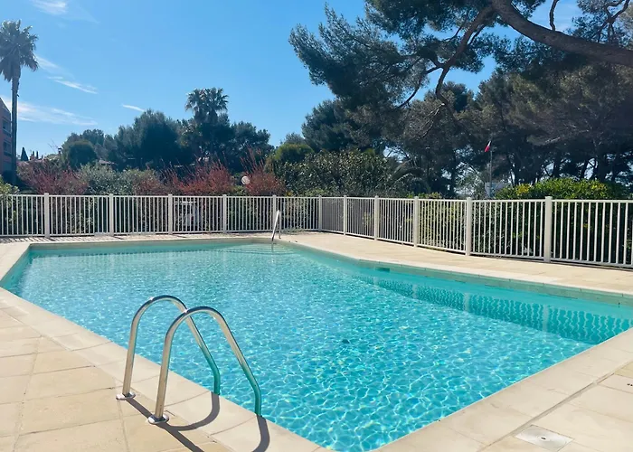 Beau 65 M2 En Front De Mer A St Raphael - Piscine